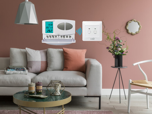 نظام Riseem HVAC الداخلي اللون الأبيض RF الحرارة الغرفية القابلة للبرمجة مع أنظمة التدفئة